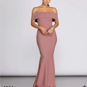 Off shoulder mermaid maxi dress